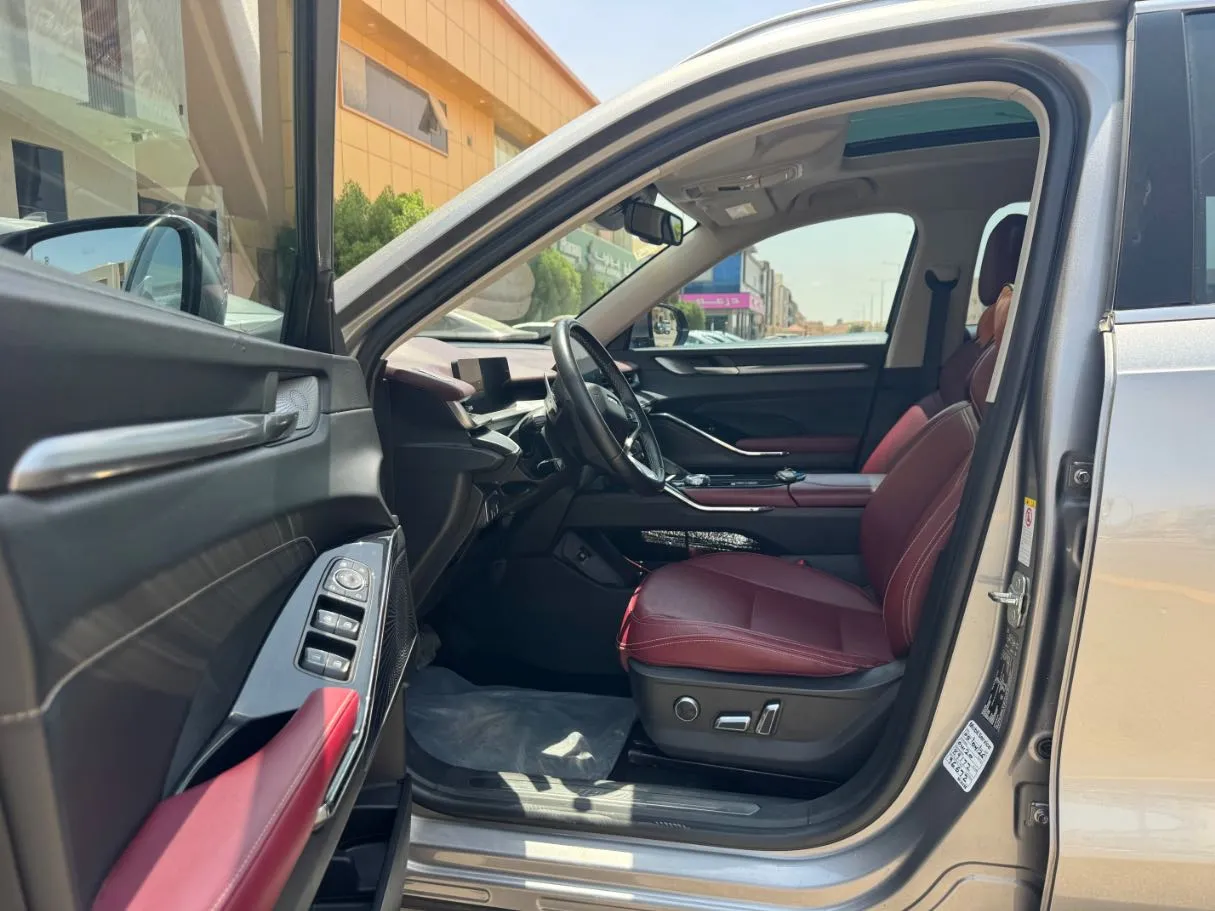 Car image 12