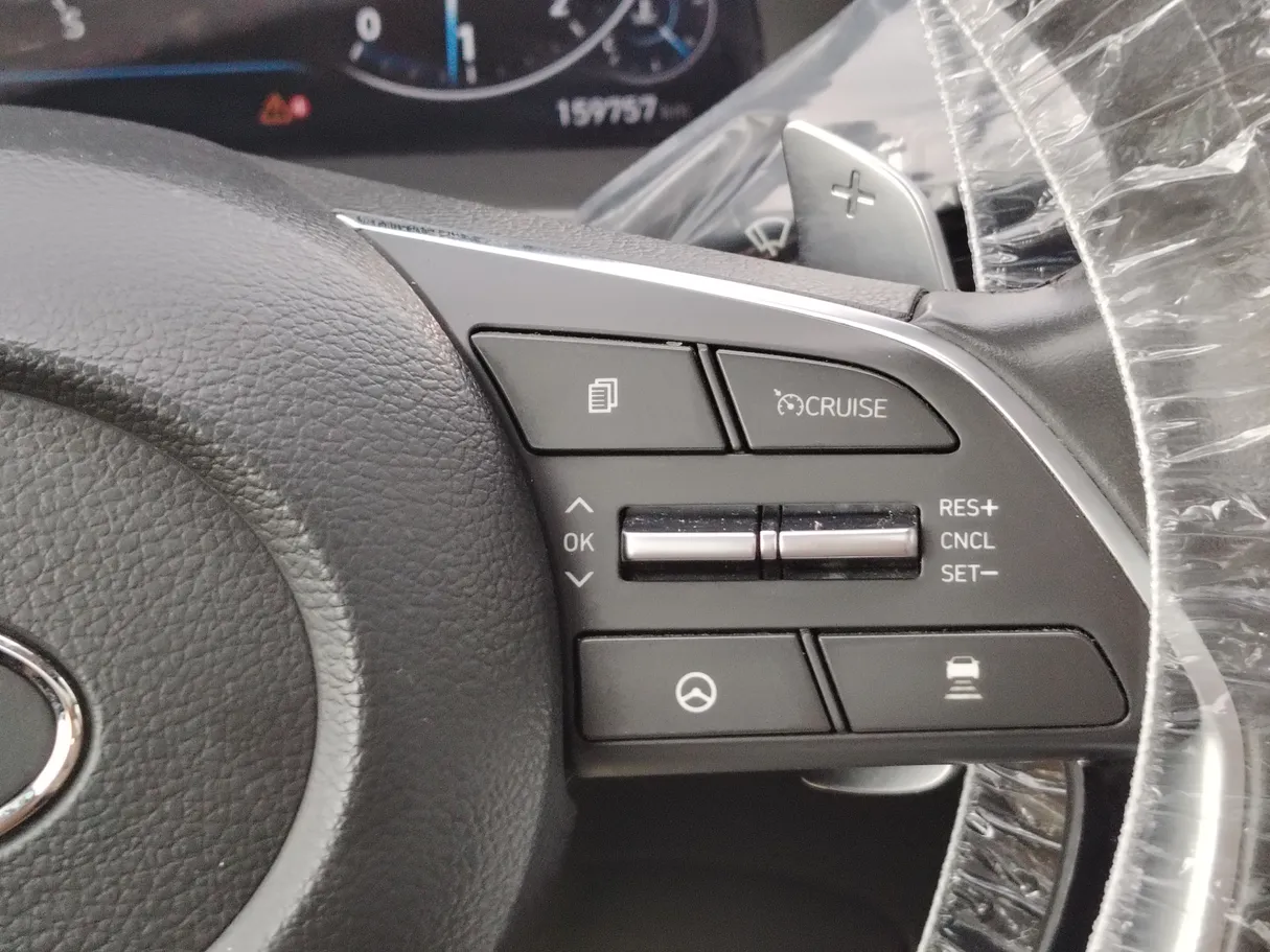 Car image 25