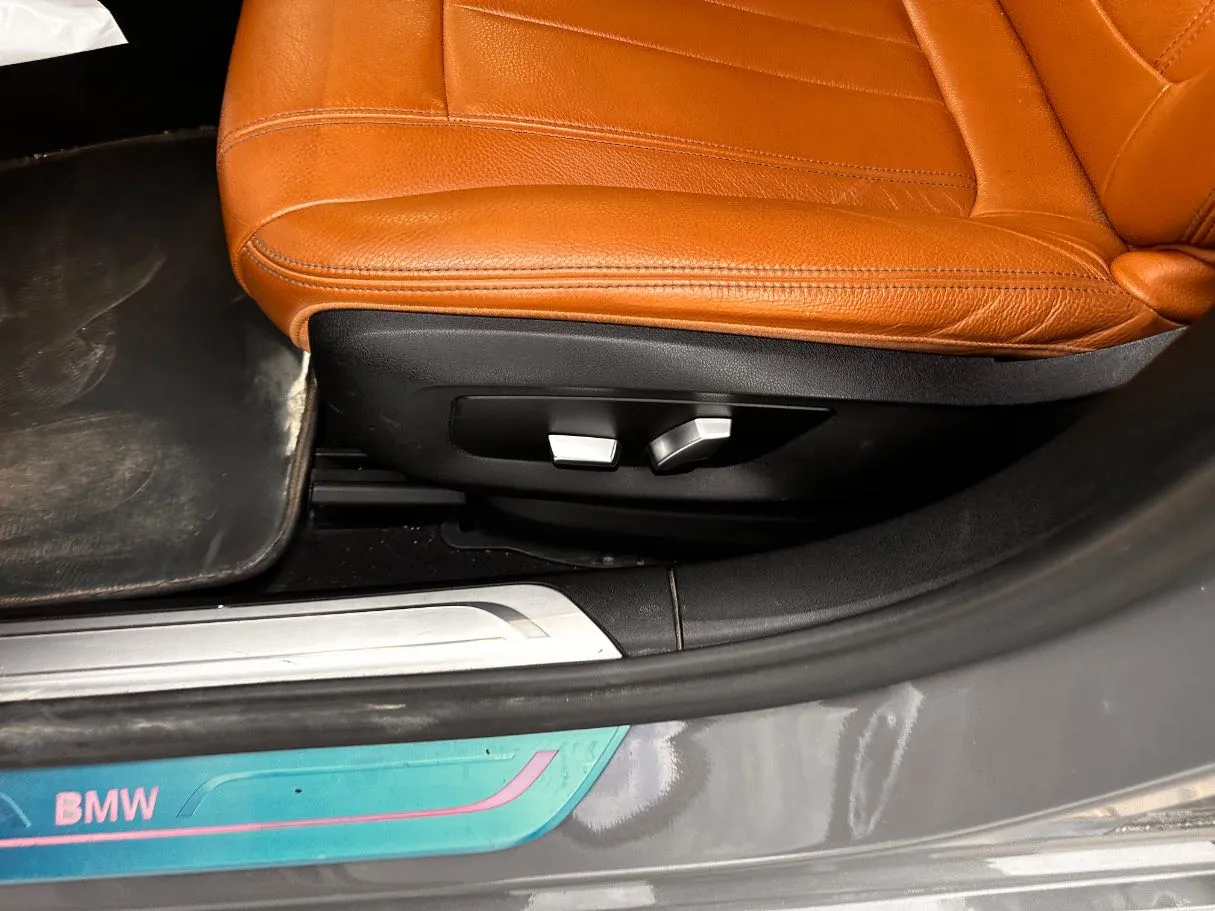 Car image 23