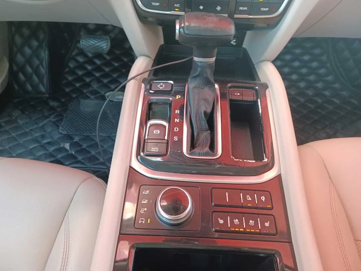 Car image 13