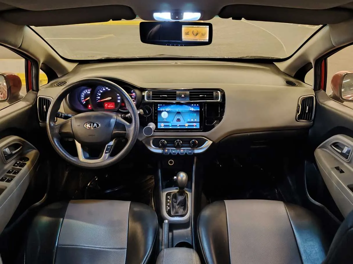 Car image 17