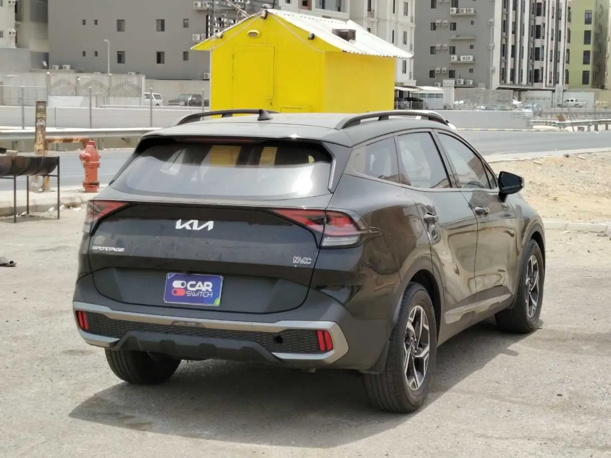 Car image 5