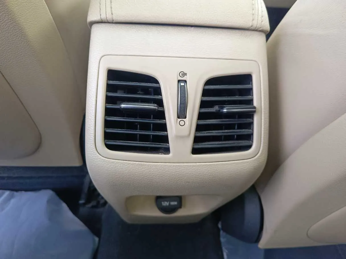 Car image 33