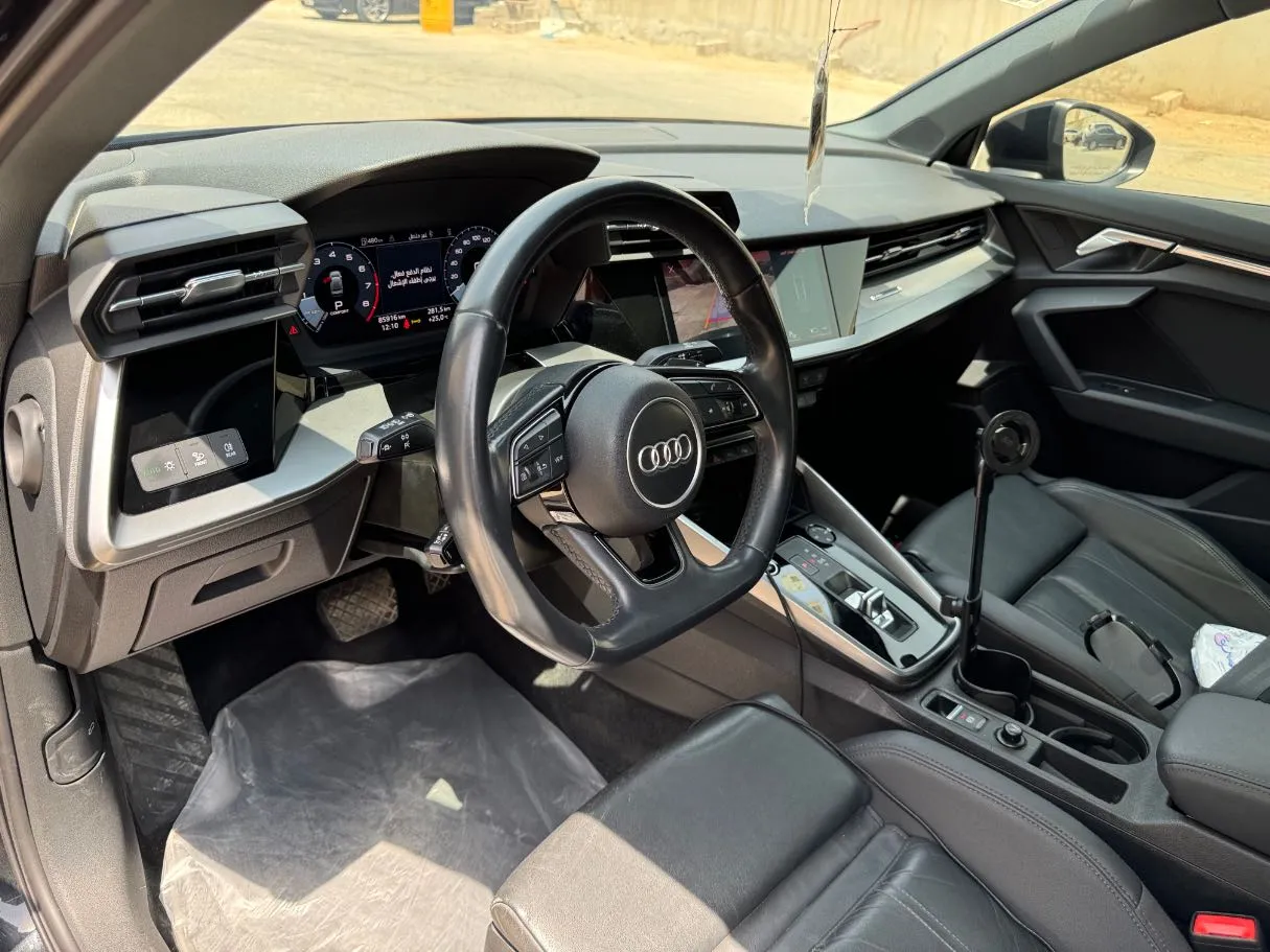 Car image 13