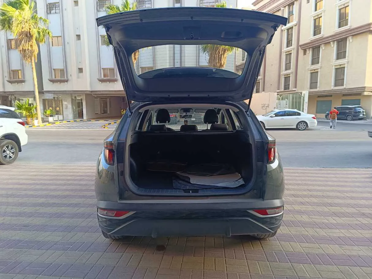 Car image 26