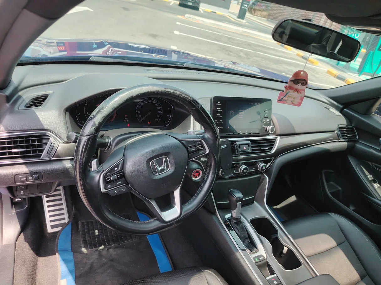 Car image 13