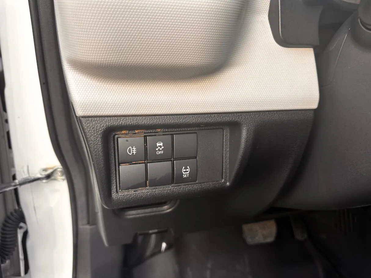 Car image 26