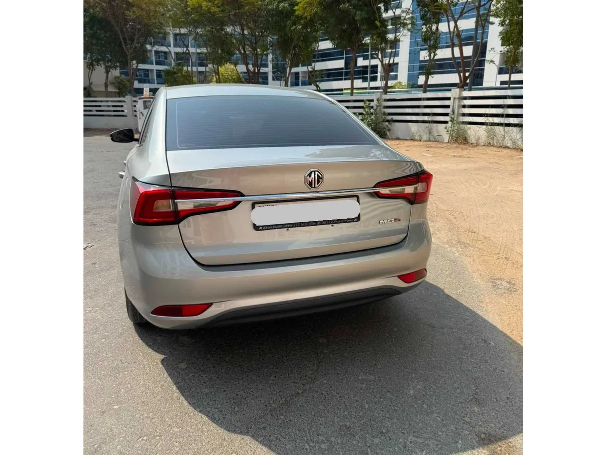 Car image 6