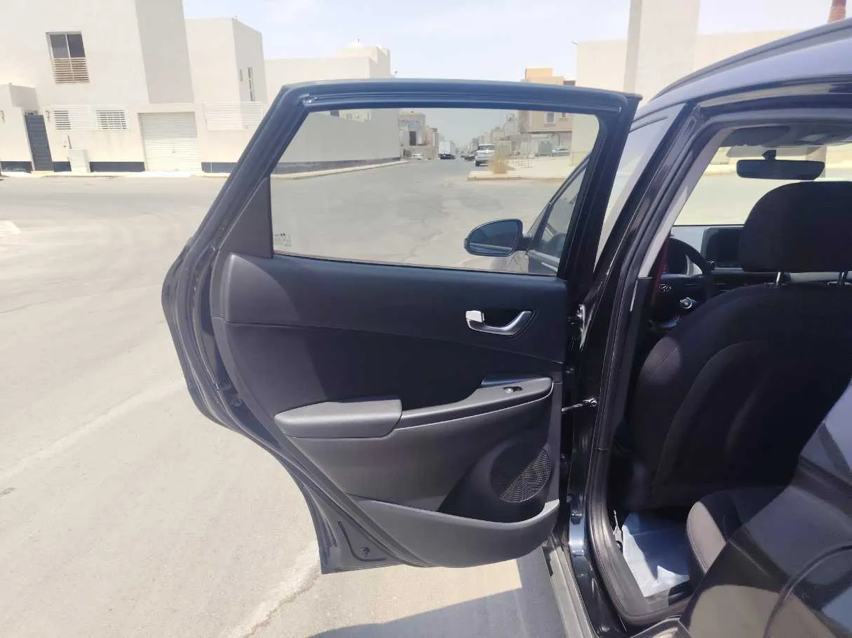 Car image 16