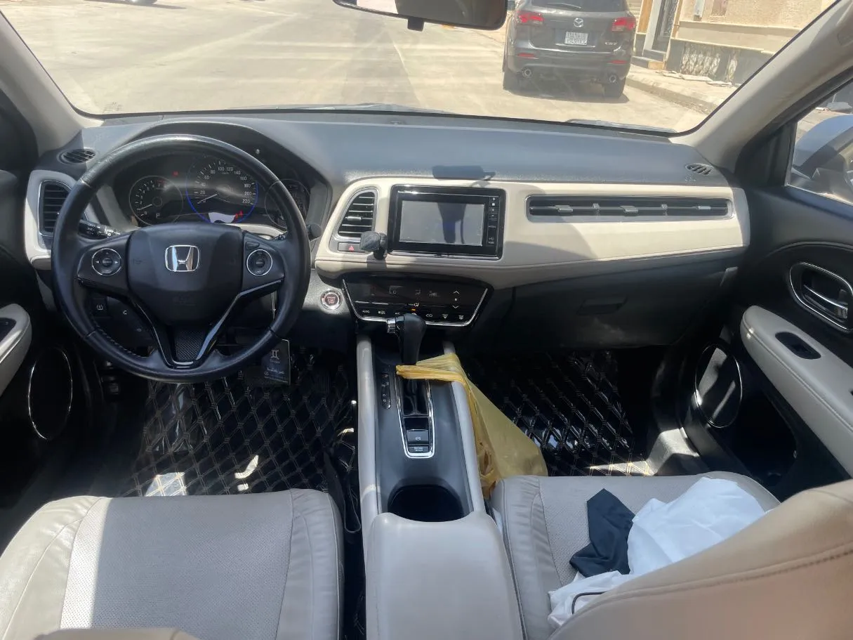 Car image 17