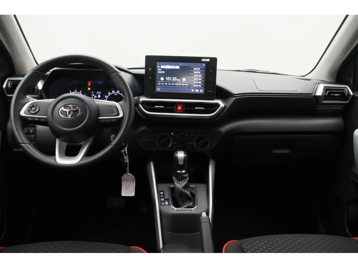 Car image 14