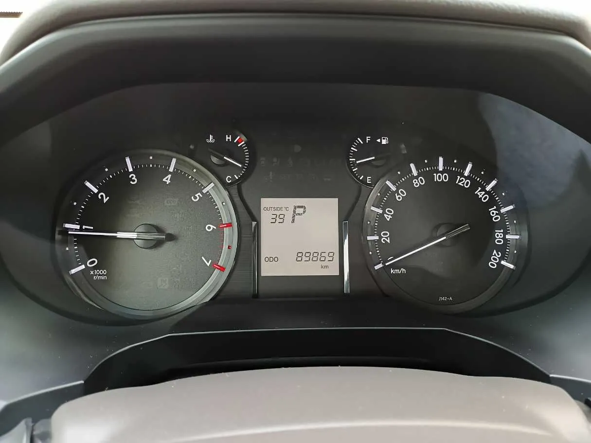 Car image 18