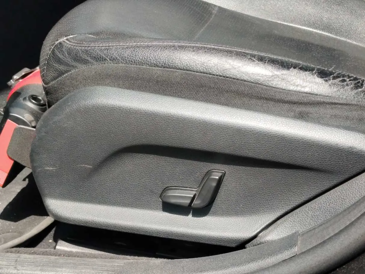 Car image 28