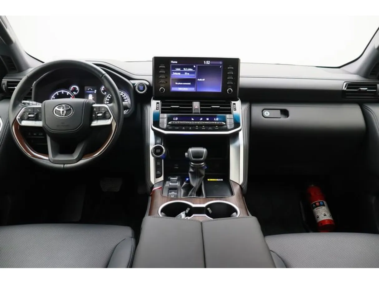 Car image 14