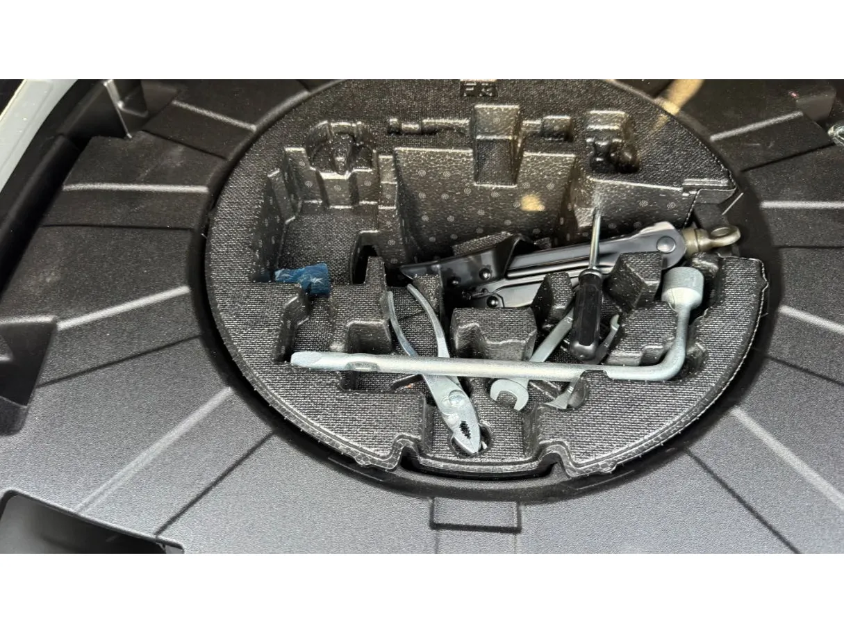 Car image 27