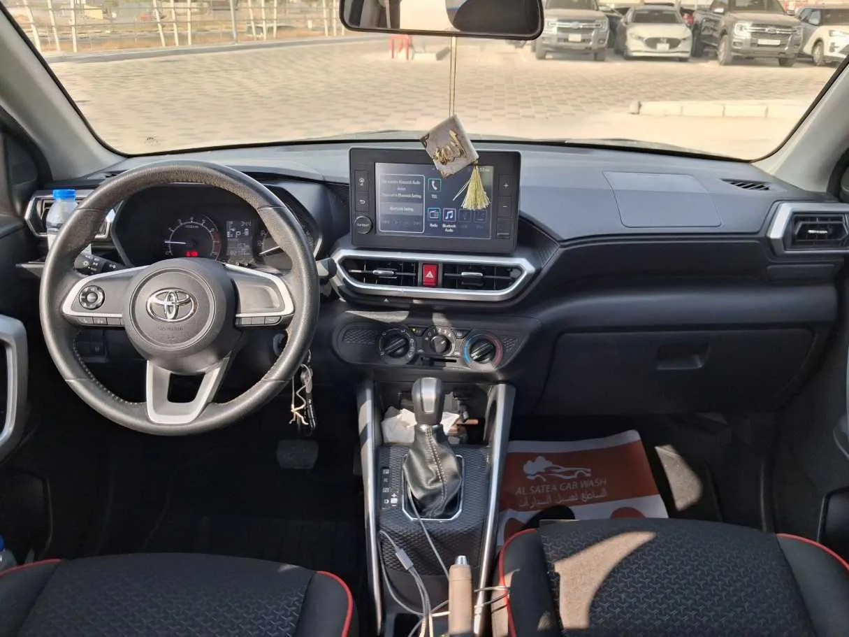 Car image 15