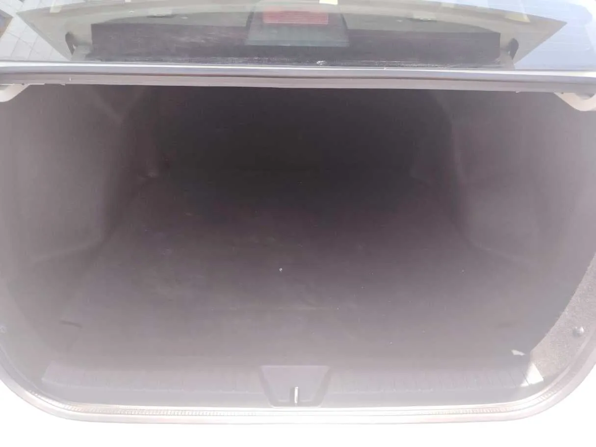 Car image 25