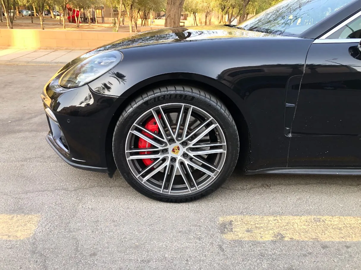 Car image 9