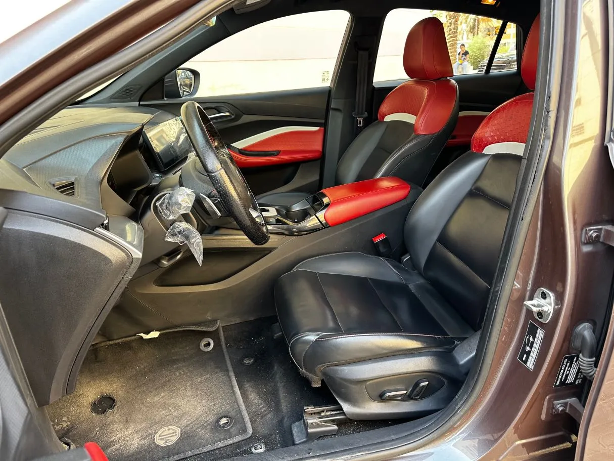 Car image 13