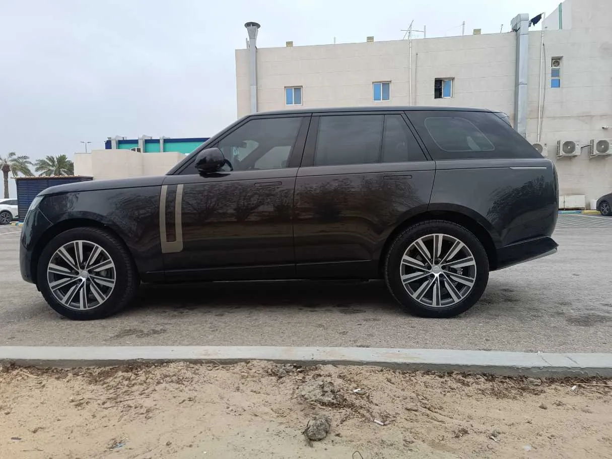 Car image 8