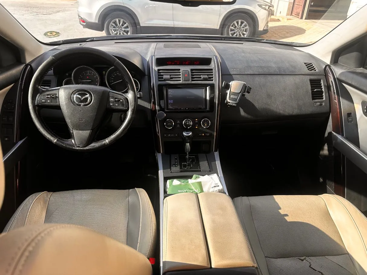 Car image 16