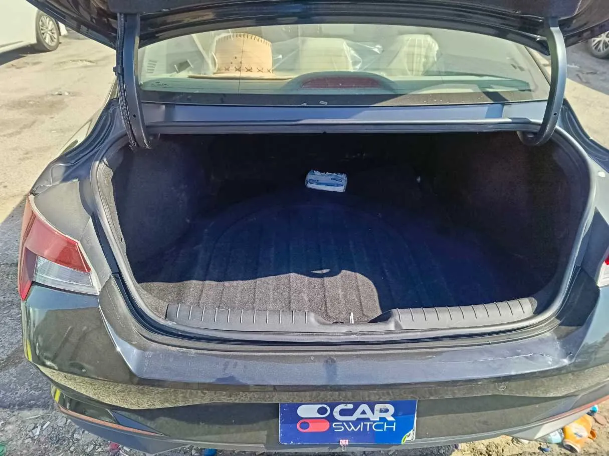 Car image 28
