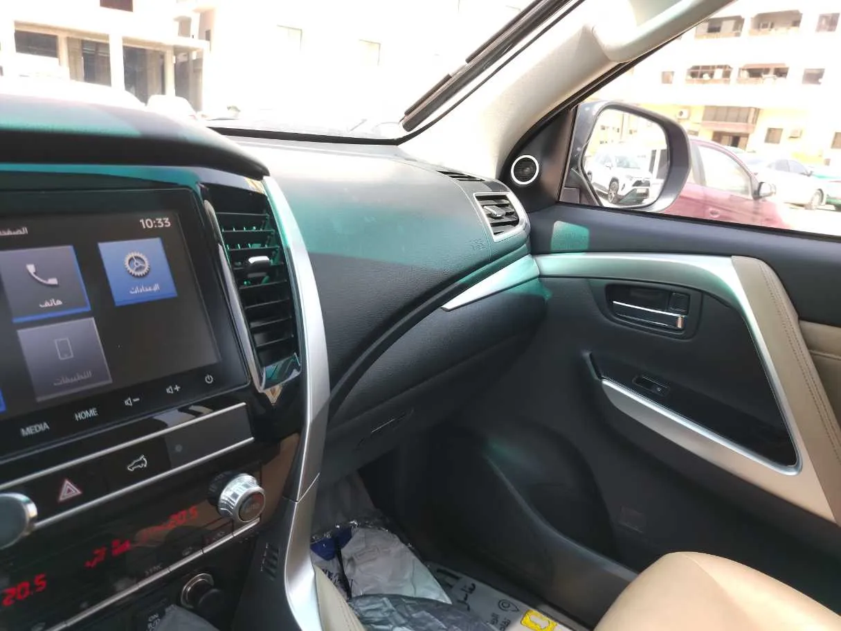 Car image 19