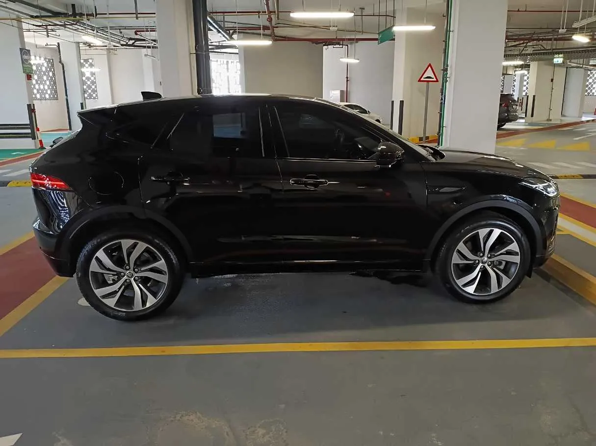 Car image 8