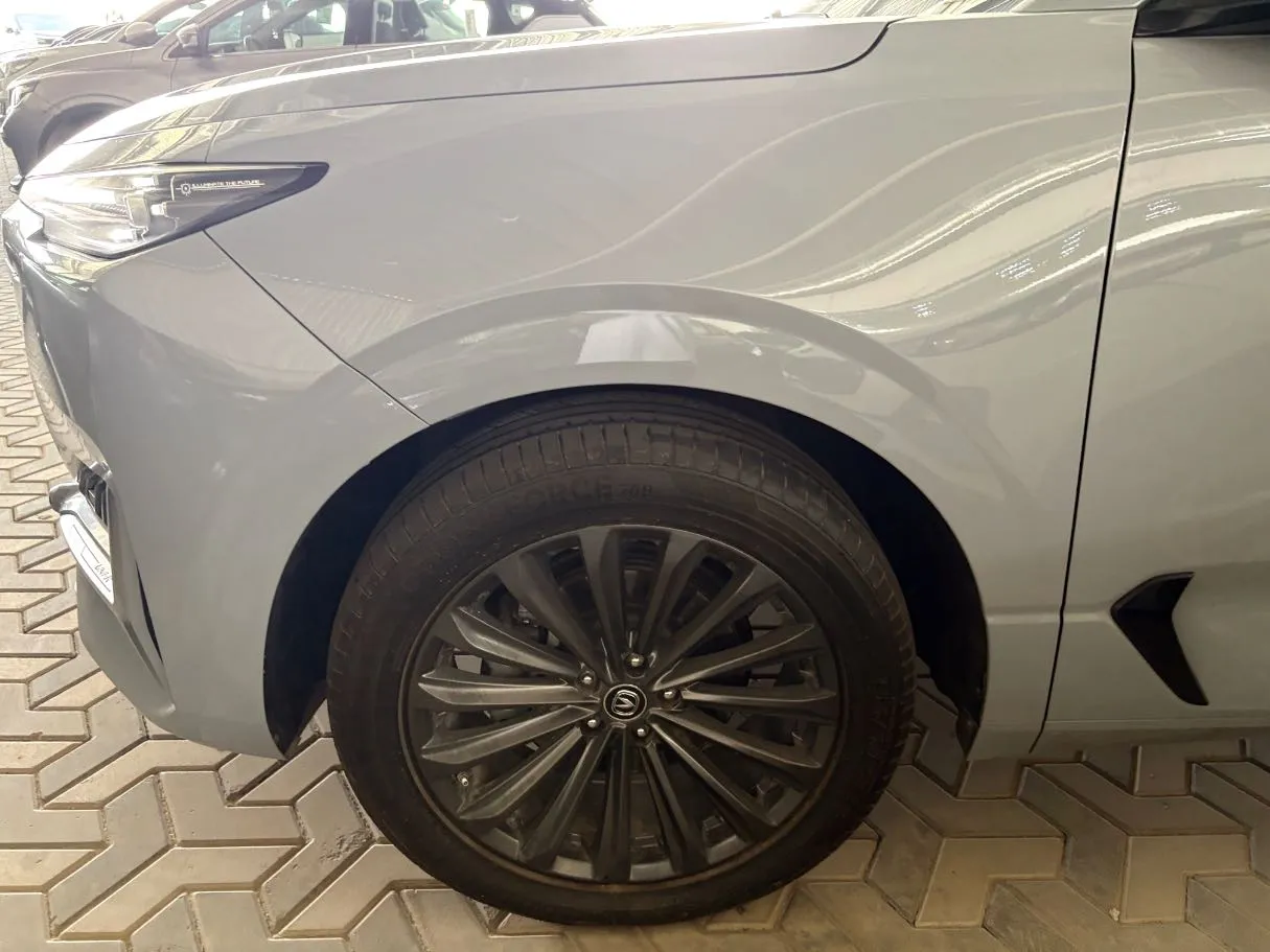 Car image 7