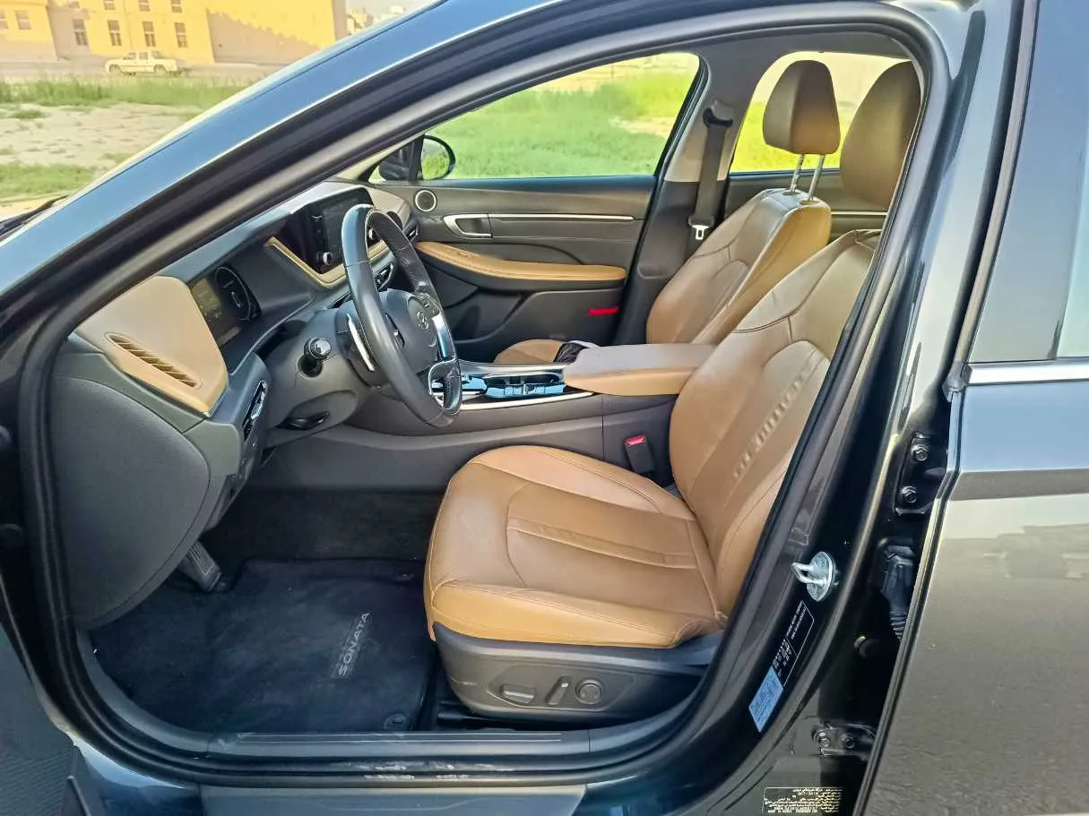 Car image 14