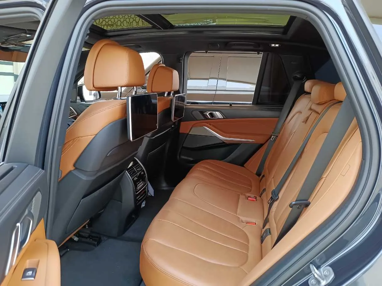 Car image 13