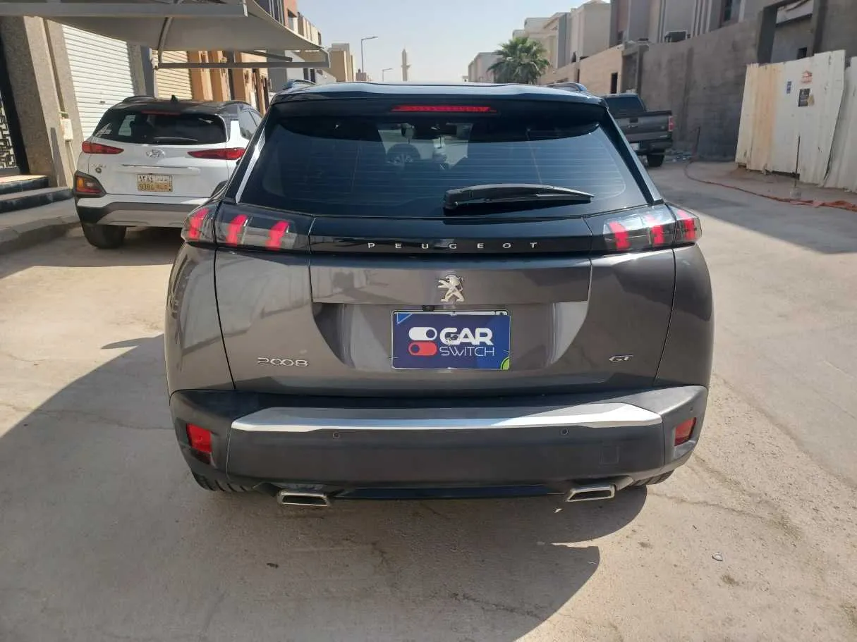 Car image 6