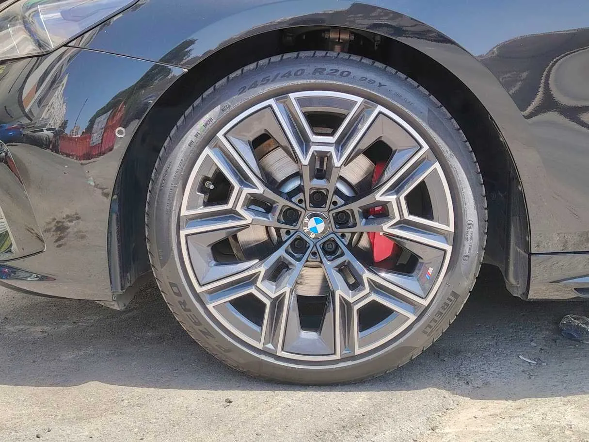 Car image 10