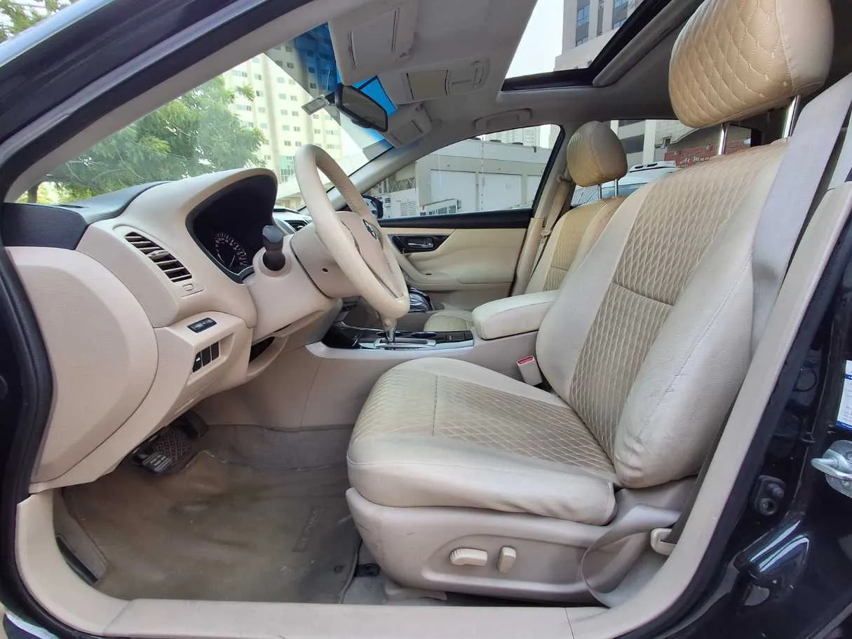 Car image 12