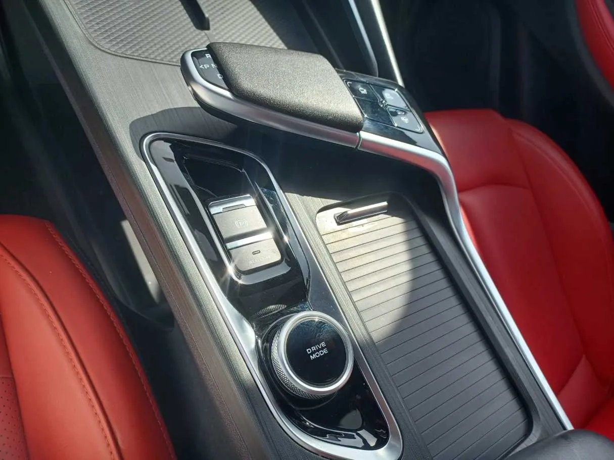 Car image 17