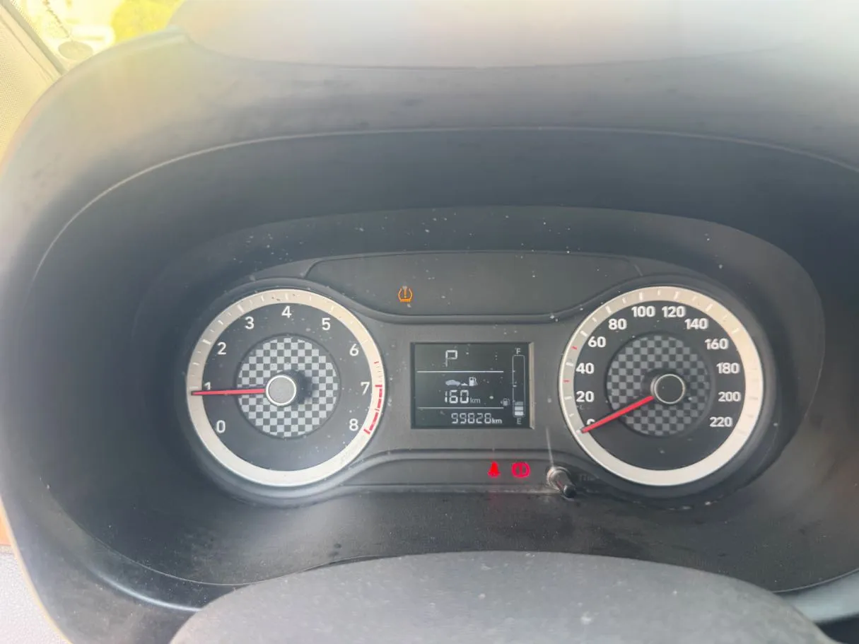 Car image 18