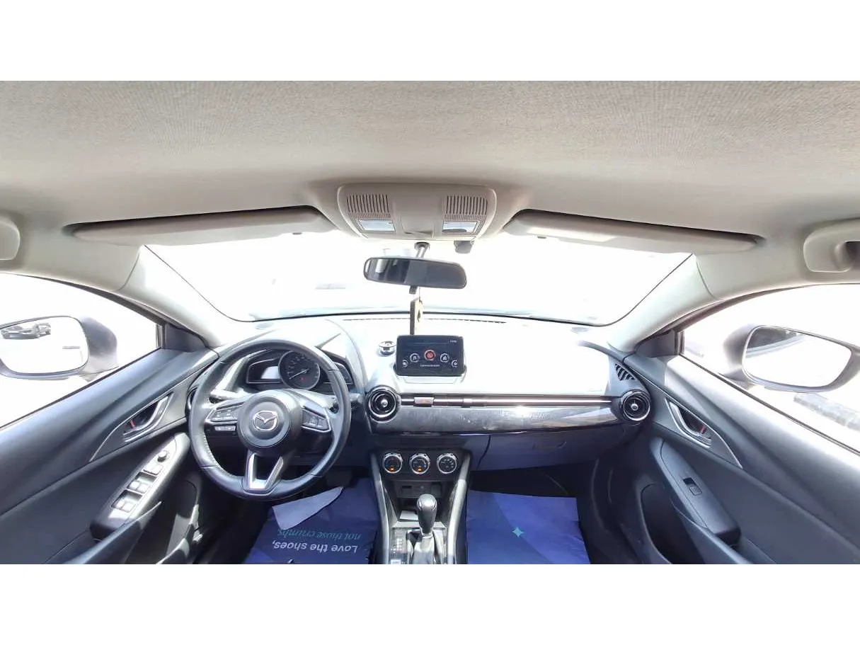 Car image 19