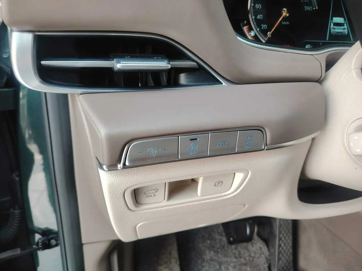 Car image 44
