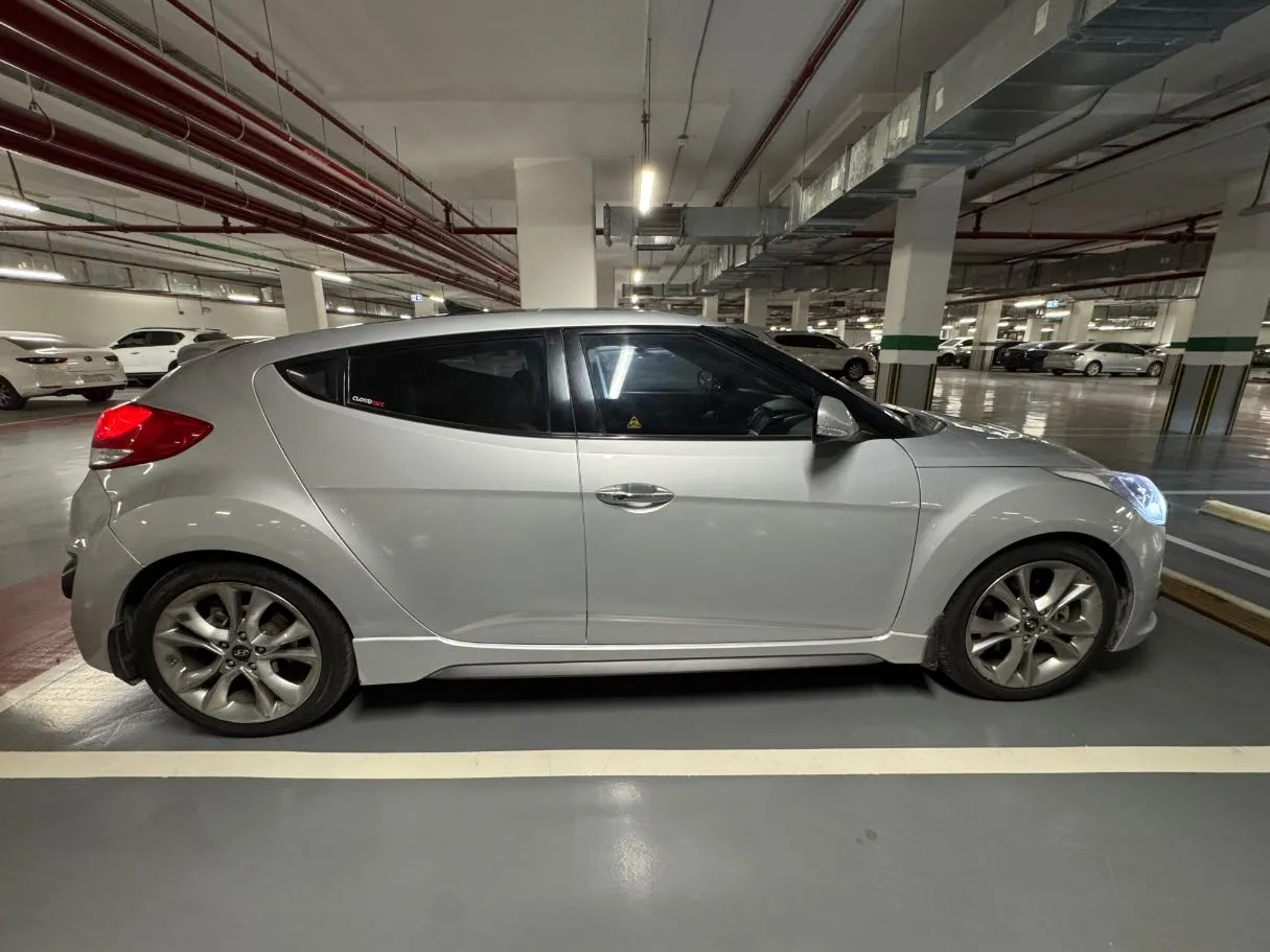 Car image 4