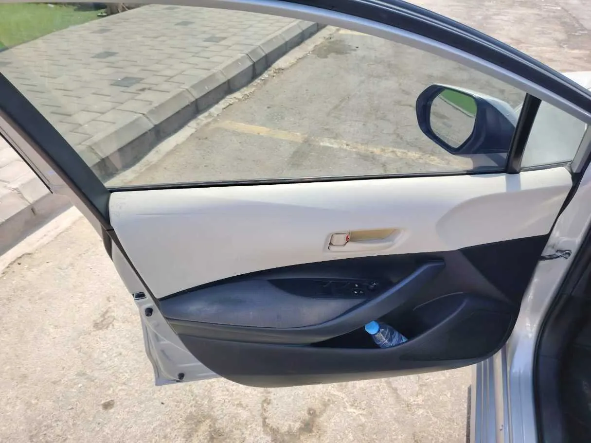Car image 11