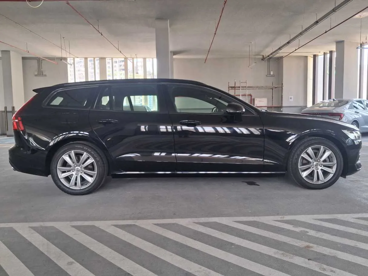 Car image 8