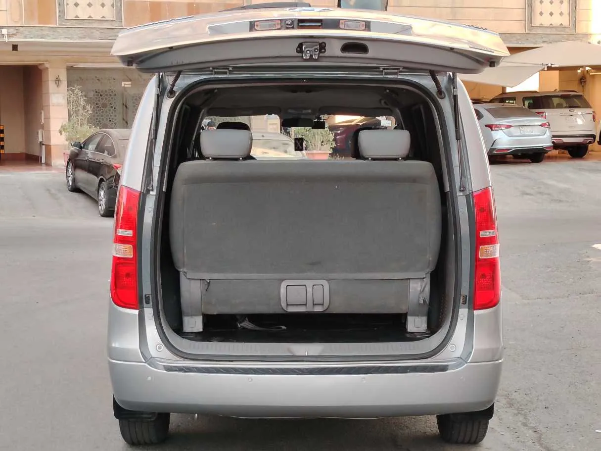 Car image 24