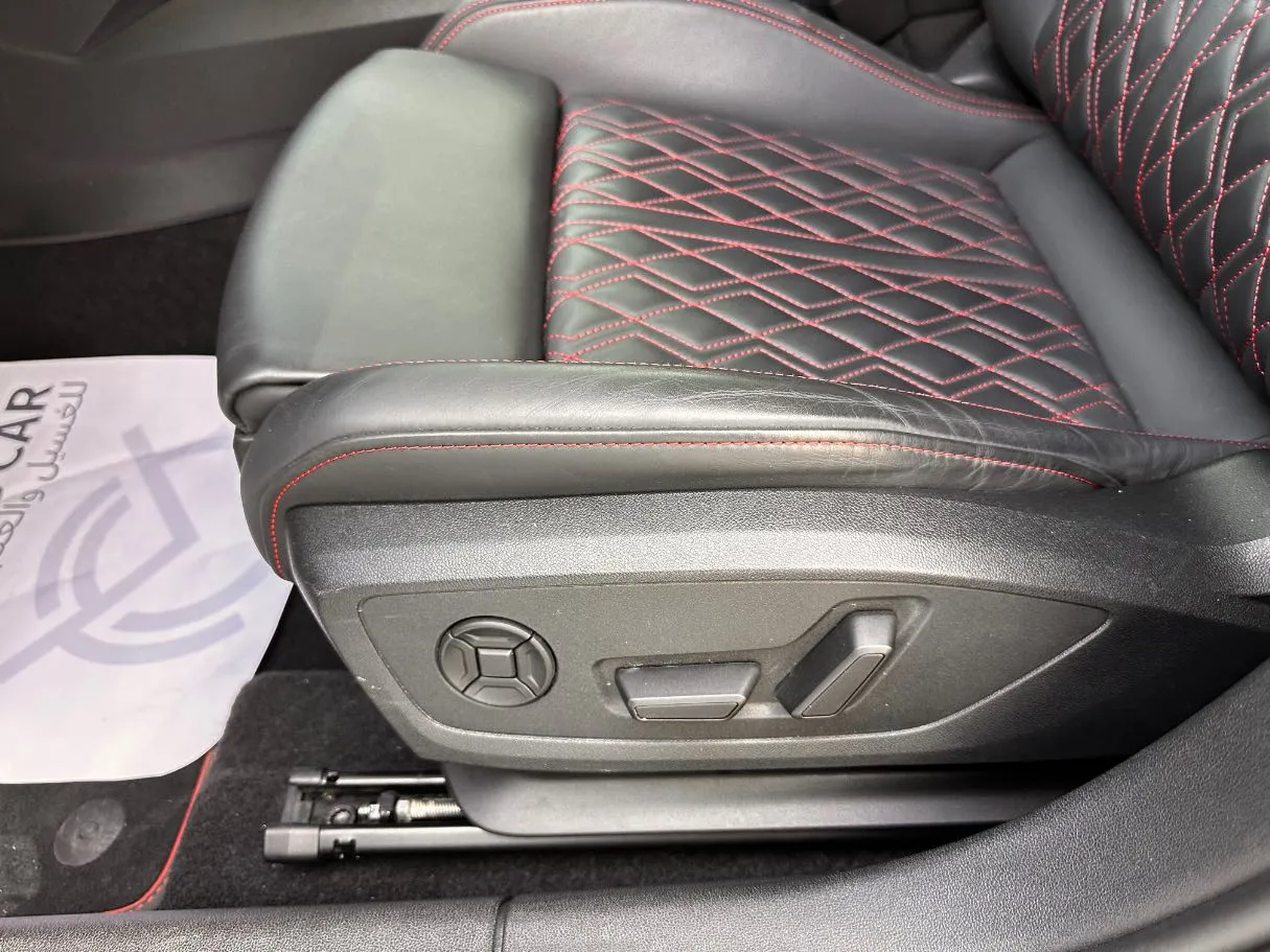 Car image 27
