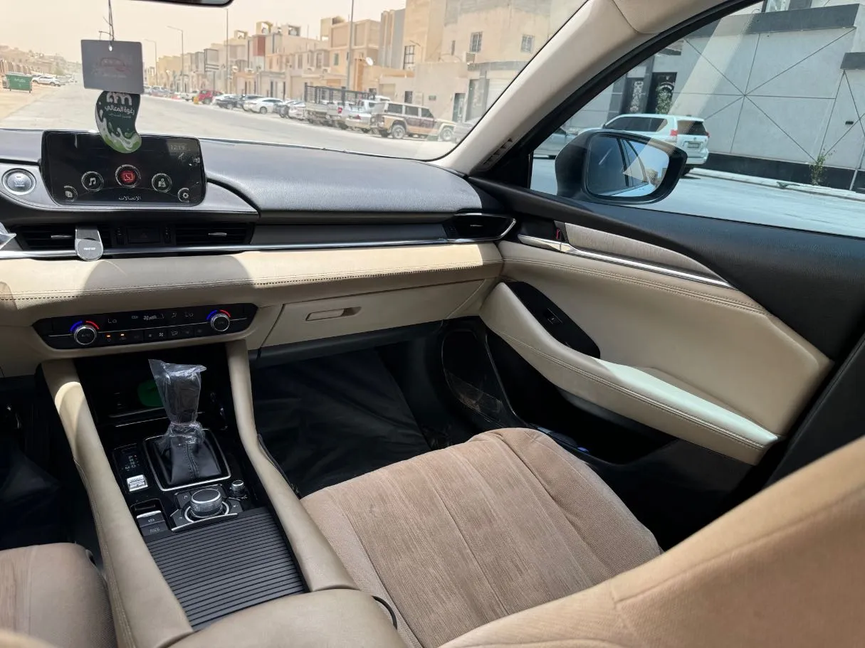 Car image 18