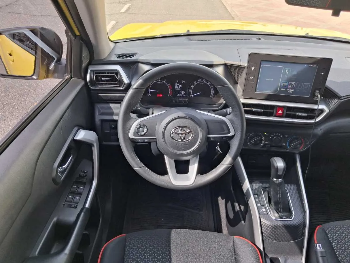 Car image 15