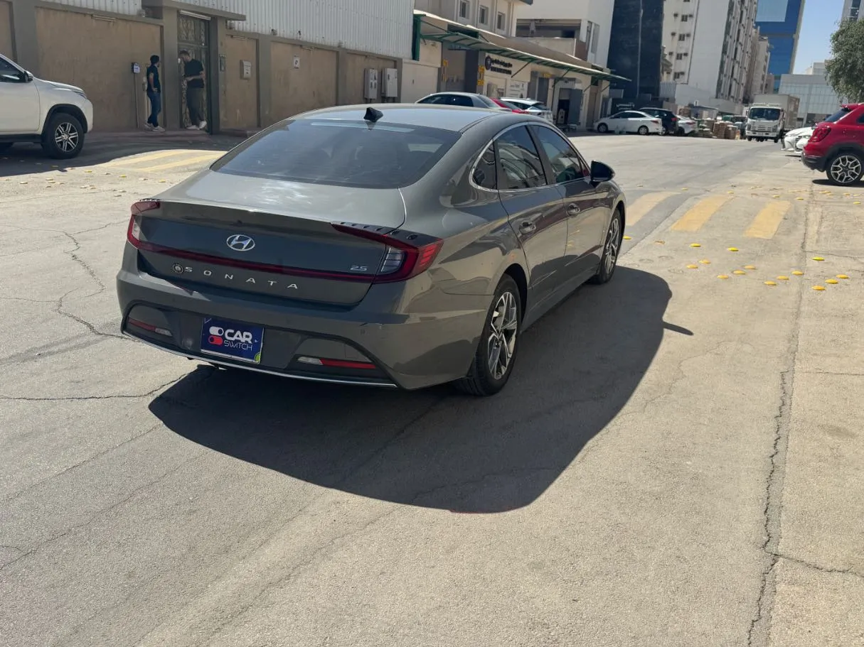 Car image 6