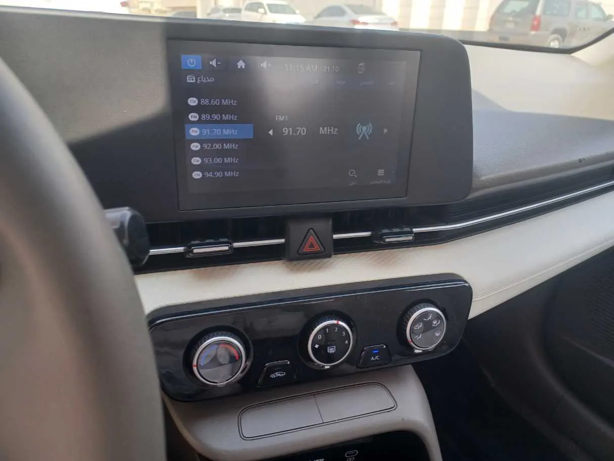Car image 18