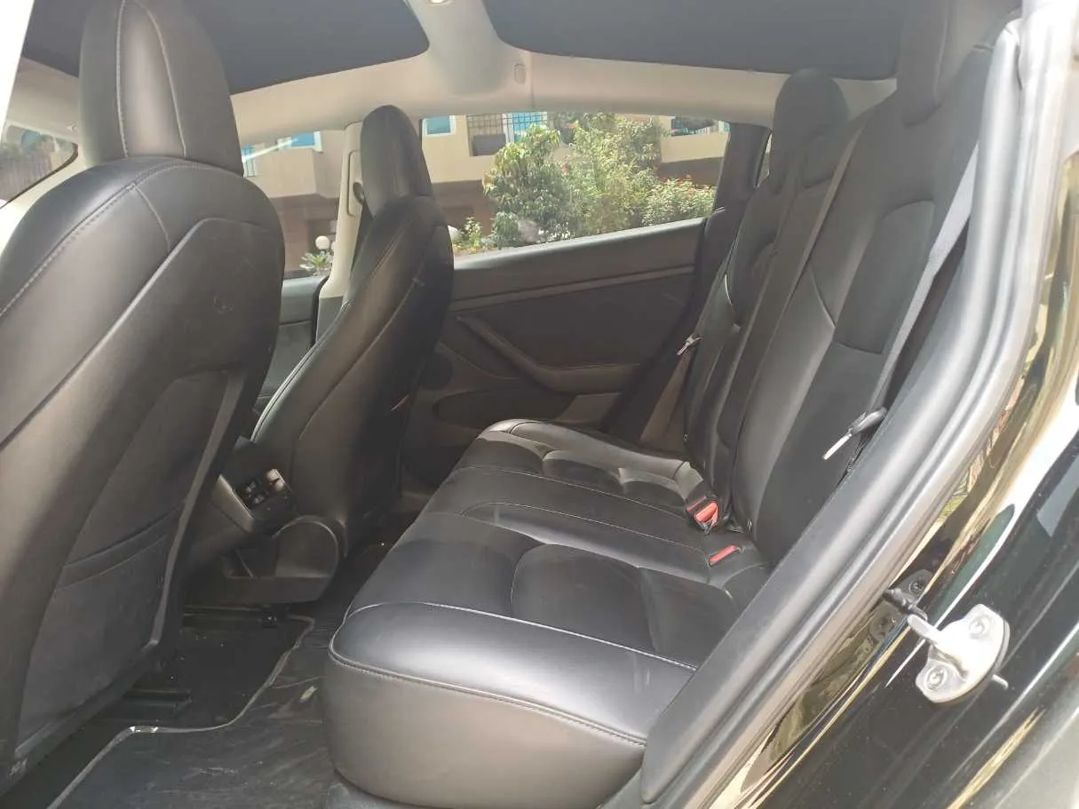 Car image 13