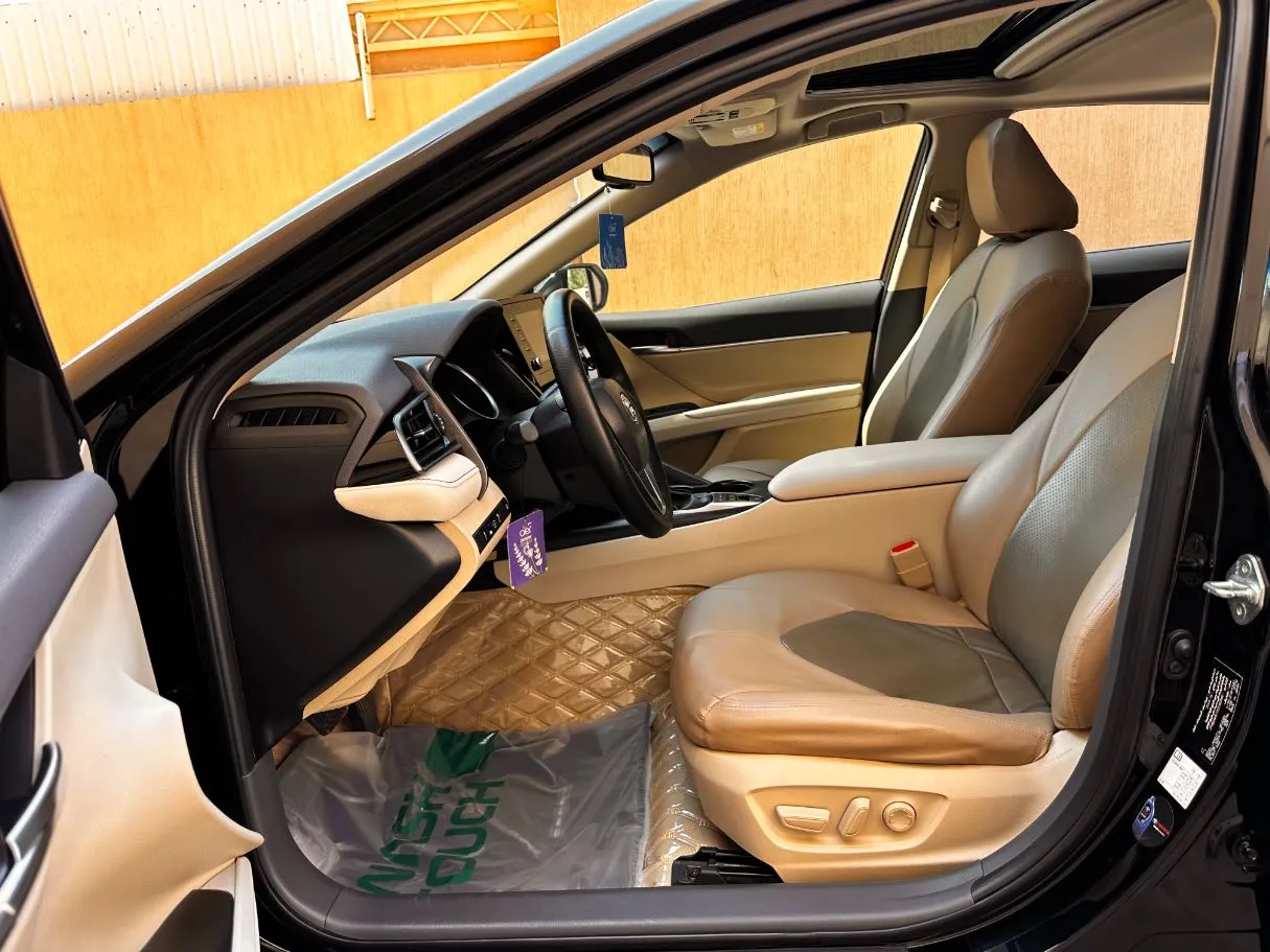 Car image 12