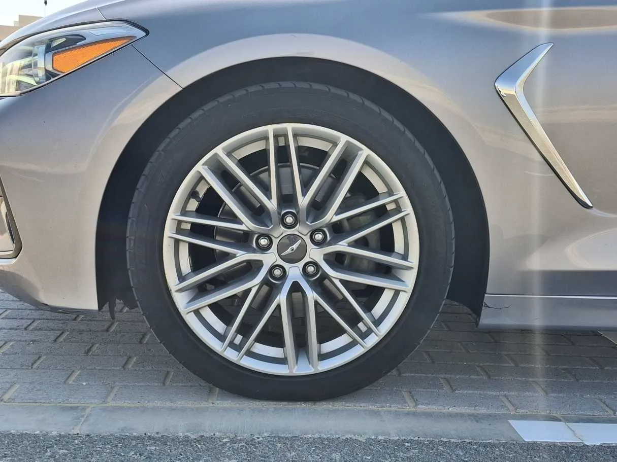 Car image 9